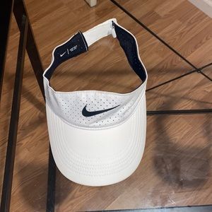 Nike men’s white performance visor.